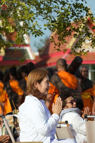 ภาพ No.193449:พิธีต้อนรับพระธรรมยาตรา ณ อนุสรณ์สถาน สถานที่เกิดในเพศสมณะ วัดสองพี่น้อง อำเภอสองพี่น้อง จังหวัดสุพรรณบุรี ในโครงการธรรมยาตรา กตัญญูบูชา มหาปูชนียาจารย์ พระมงคลเทพมุนี(สด จนฺทสโร) พระผู้ปราบมาร อนุสรณ์สถาน 7 แห่ง ปีที่ 13 วันที่ 11 มกราคม พ.ศ. 2568