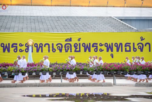 ภาพ No.84068:พิธีเวียนประทักษิณ พิธีวันทาเจดีย์ พิธีขอขมา และมอบผ้าไตร  ในโครงการบรรพชาอุปสมบทหมู่ธรรมทายาทรุ่นเข้าพรรษา และโครงการบรรพชาสามเณรโรงเรียนนานาชาติ รุ่นที่12 ในวันเสาร์ที่ 22 กรกฎาคม พ.ศ. 2566