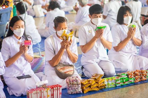 ภาพ No.83050:พิธีตักบาตร ณ บ้านแก้วเรือนทองคุณยายอาจารย์ฯ พิธีบูชาข้าวพระ ณ สภาธรรมกายสากล วัดพระธรรมกาย ในวันอาทิตย์ต้นเดือนที่ 2 ก.ค. พ.ศ.2566