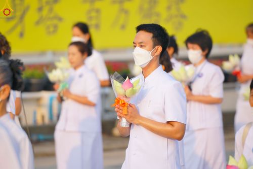 ภาพ No.79722:พิธีเวียนประทักษิณ ณ พระมหาธรรมกายเจดีย์ และพิธีวันทาเจดีย์ ในโครงการบรรพชาสามเณรฟื้นฟูพระพุทธศาสนาทั่วไทย วันเสาร์ที่ 8 เมษายน พ.ศ.2566