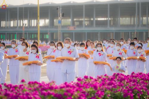 ภาพ No.82655:พิธีเวียนประทักษิณ, พิธีวันทาเจดีย์ ณ มหาธรรมกายเจดีย์  พิธีบรรพชาหมู่พระพี่เลี้ยงเข้าพรรษา, ธรรมทายาทอุดมศึกษา รุ่นที่ 50(ภาคฤดูฝน) และธรรมทายาทพุทธศาสตร์สากล รุ่นที่ 7 (ภาคฤดูฝน) วันเสาร์ที่ 17 มิถุนายน พ.ศ. 2566 ณ  โบสถ์พระไตรปิฎก วัดพระธรรมกาย จ.ปทุม