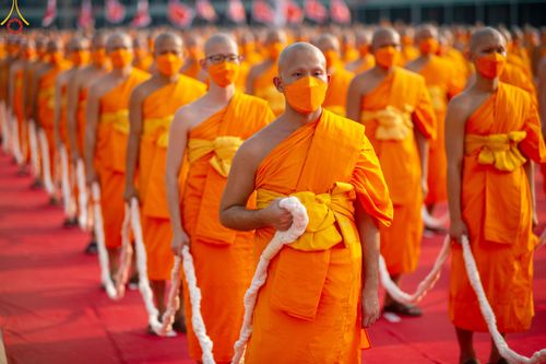 ภาพ No.79094:พิธีอัญเชิญองค์พระบรมพุทธเจ้า 24 องค์ เวียนประทักษิณรอบพระมหาธรรมกายเจดีย์ ณ วัดพระธรรมกาย  วันที่ 2 เมษายน พ.ศ. 2566