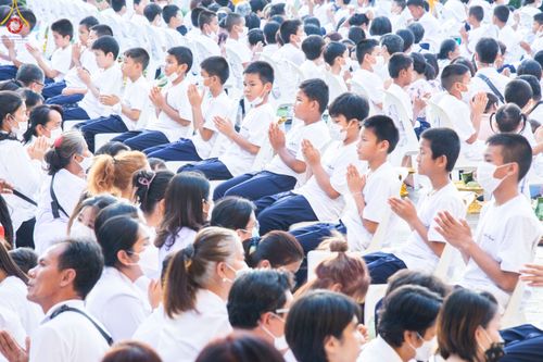 ภาพ No.78408:พิธีตัดปอยผม โครงการหน่อแก้วเปรียญธรรมรุ่นที่ 11  วันที่ 26 มีนาคม พ.ศ.2566  ณ หมู่กุฏิสามเณร อาคารค่ายจองแชมป์ วัดพระธรรมกาย