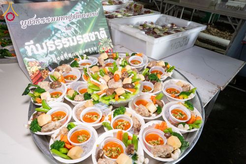 ภาพ No.292643:วันที่ 12 มกราคม พ.ศ. 2569 พิธีถวายภัตตาหารเป็นสังฆทาน แด่พระธรรมยาตรา ณ อนุสรณ์สถานมหาวิหารพระมงคลเทพมุนี (โลตัสแลนด์) อ.สองพี่น้อง จ.สุพรรณบุรี ในโครงการธรรมยาตรา กตัญญูบูชา มหาปูชนียาจารย์ พระมงคลเทพมุนี(สด จนฺทสโร) พระผู้ปราบมาร อนุสรณ์สถาน 7 แห่ง ปี