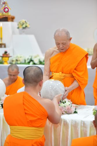 ภาพ No.294269:วันอาทิตย์ที่ 14 ธันวาคม พ.ศ.2568 พิธีเจริญพระพุทธมนต์สมโภชดวงแก้วลูกนิมิตเอก และดวงแก้วนิมิตปฏิบัติธรรม อัญเชิญประดิษฐาน  ณ วัดพระธรรมกายในประเทศสหรัฐอเมริกาและประเทศเยอรมนี 7 แห่ง ณ อาคารปลูกศรัทธา 2 วัดพระธรรมกาย