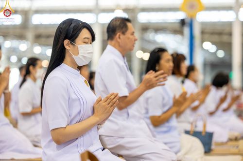 ภาพ No.105517:พิธีปฏิบัติธรรมและพิธีบูชาข้าวพระ ในวันจันทร์ที่ 1 มกราคม พ.ศ. 2567 ณ สภาธรรมกายสากล วัดพระธรรมกาย