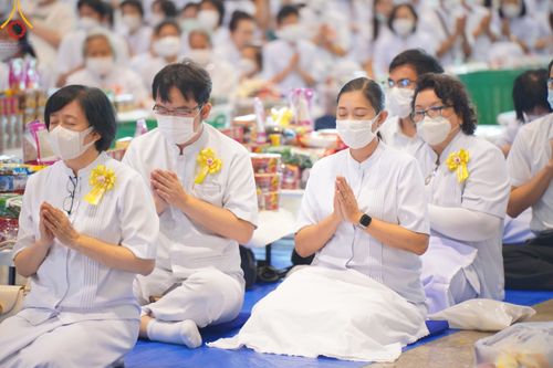 ภาพ No.78801:พิธีตักบาตร ข้าวสารอาหารแห้ง พิธีบูชาข้าวพระ ในวันอาทิตย์ต้นเดือนที่ 2 เมษายน พ.ศ. 2566