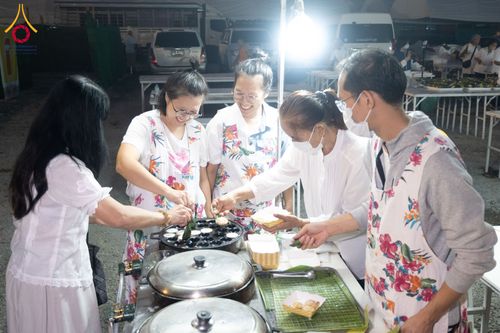 ภาพ No.298425:วันที่ 20 มกราคม พ.ศ. 2569 พิธีถวายภัตตาหารเป็นสังฆทาน แด่พระธรรมยาตรา ณ อนุสรณ์สถานบางปลา วัดบางปลา อำเภอบางเลน จังหวัดนครปฐม ในโครงการธรรมยาตรา กตัญญูบูชา มหาปูชนียาจารย์ พระมงคลเทพมุนี(สด จนฺทสโร) พระผู้ปราบมาร อนุสรณ์สถาน 7 แห่ง ปีที่ 14