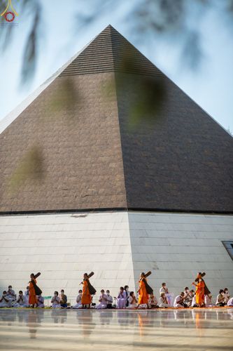 ภาพ No.70826:พิธีต้อนรับพระธรรมยาตรา ในโครงการธรรมยาตรากตัญญูบูชา มหาปูชนียาจารย์ พระมงคลเทพมุนี(สด จนฺทสโร) พระผู้ปราบมาร อนุสรณ์สถาน 7 แห่ง ปีที่ 11 วันที่ 14 มกราคม พ.ศ. 2566 ณ อนุสรณ์สถานลำดับที่ 3 สถานที่เกิดในเพศสมณะ วัดสองพี่น้อง อ.สองพี่น้อง จ.สุพรรณบุรี