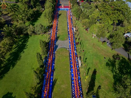 ภาพ No.68364:พิธีตักบาตร ณ พระมหาเจดีย์บรมพุทโธ ประเทศอินโดนีเซีย วันที่ 18 ธันวาคม พ.ศ. 2565