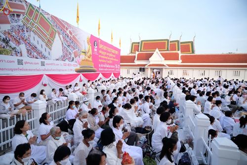 ภาพ No.73541:พิธีตักบาตรพระธรรมยาตราฯ ในโครงการธรรมยาตรากตัญญูบูชา มหาปูชนียาจารย์ พระมงคลเทพมุนี(สด จนฺทสโร) พระผู้ปราบมาร ปีที่ 11 ณ อนุสรณ์สถานลำดับที่ 4 สถานที่เกิดด้วยกายธรรม วัดโบสถ์ (บน) บางคูเวียง อ.บางกรวย จ.นนทบุรี วันที่ 22 มกราคม พ.ศ. 2566