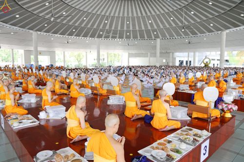 ภาพ No.317593:วันพฤหัสบดีที่ 2 เมษายน พ.ศ.2569 พิธีบุพเปตพลี ครั้งที่ 180 ณ หอฉันคุณยายอาจารย์ฯ วัดพระธรรมกาย