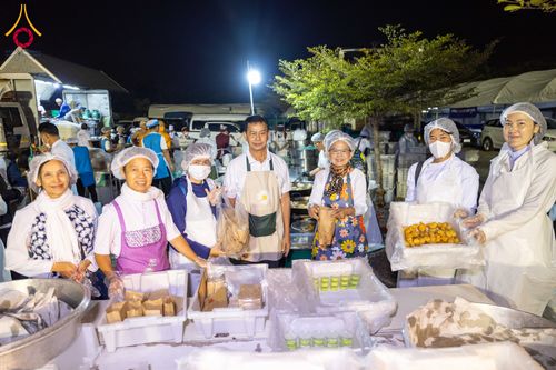 ภาพ No.294738:วันที่ 15 มกราคม พ.ศ. 2569 พิธีถวายภัตตาหารเป็นสังฆทาน แด่พระธรรมยาตรา ณ วัดโบสถ์บน ต.บางคูเวียง จ.นนทบุรี อนุสรณ์สถานลำดับที่ 4 สถานที่เกิดด้วยกายธรรม ในโครงการธรรมยาตรา กตัญญูบูชา มหาปูชนียาจารย์ พระมงคลเทพมุนี(สด จนฺทสโร) พระผู้ปราบมาร อนุสรณ์สถาน 7 แ