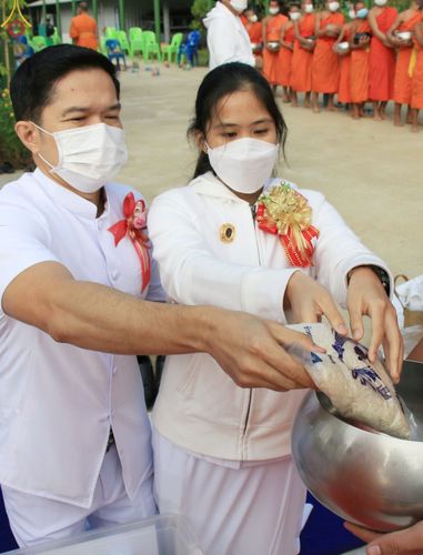 ภาพ No.68550:พิธีเจริญพระพุทธมนต์และตักบาตรพระ ๑,๐๐๐ รูป บำเพ็ญกุศลเพื่อถวายพระพรชัยแด่ สมเด็จพระเจ้าลูกเธอเจ้าฟ้าพัชรกิติยาภา นเรนทิราเทพยวดี กรมหลวงราชสาริณีสิริพัชร มหาวัชรราชธิดา และ ฉลองเมืองลำปาง ๑,๓๔๒ ปี วันศุกร์ที่ ๓๐ ธันวาคม พ.ศ.๒๕๖๕ ณ ศูนย์ปฏิบัติธรรมลำปาง 