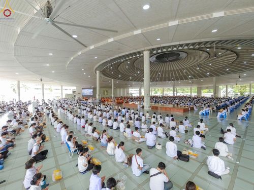 ภาพ No.75436:พิธีสวดพระพุทธมนต์และถวายภัตตาหารเป็นสังฆทาน เนื่องในวันมหาปูชนียาจารย์ วันที่ 3 กุมภาพันธ์ พ.ศ. 2565 ณ วัดพระธรรมกาย อ.คลองหลวง จ.ปทุมธานี