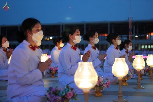 ภาพ No.81765:พิธีจุดวิสาขประทีปและเวียนประทักษิณ เนื่องในวันวิสาขบูชา วันเสาร์ที่ 3 มิถุนายน 2566 ณ ลานธรรมพระมหาธรรมกายเจดีย์ วัดพระธรรมกาย จ.ปทุมธานี