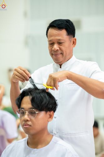 ภาพ No.319301:วันเสาร์ที่ 4 เมษายน พ.ศ.2569 พิธีปลงผมนาคธรรมทายาท โครงการอุปสมบทหมู่ธรรมทายาท ระดับอุดมศึกษา รุ่นที่ 53 ภาคฤดูร้อน ณ มหารัตนวิหารคด 13 วัดพระธรรมกาย