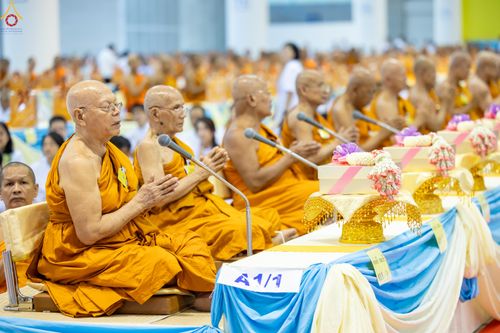 ภาพ No.342217:วันอาทิตย์ที่ 2 สิงหาคม พ.ศ.2569 พิธีมุทิตาสักการะพระภิกษุ  ผู้สอบได้เปรียญธรรม 9 ประโยค ระดับโลก ปีที่ 38, พิธีมอบโล่เกียรติยศ และทุนการศึกษา สำนักเรียนบาลีดีเด่นทั่วประเทศ ณ สภาธรรมกายสากล วัดพระธรรมกาย