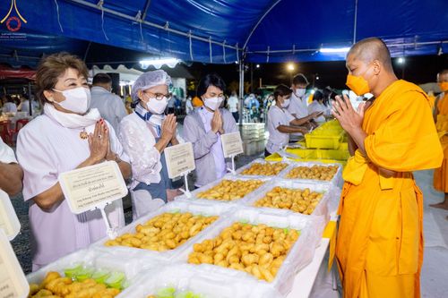 ภาพ No.74598:พิธีถวายภัตตาหารเป็นสังฆทาน แด่คณะพระธรรมยาตราฯ ในโครงการธรรมยาตรากตัญญูบูชา มหาปูชนียาจารย์ พระมงคลเทพมุนี(สด จนฺทสโร) พระผู้ปราบมาร อนุสรณ์สถาน 7 แห่ง ปีที่ 11 วันที่ 28 มกราคม พ.ศ. 2566