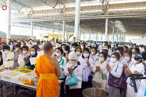 ภาพ No.75017:พิธีถวายภัตตาหารเป็นสังฆทาน แด่คณะพระธรรมยาตราฯ ในโครงการธรรมยาตรากตัญญูบูชา มหาปูชนียาจารย์ พระมงคลเทพมุนี(สด จนฺทสโร) พระผู้ปราบมาร อนุสรณ์สถาน 7 แห่ง ปีที่ 11 วันที่ 30 มกราคม พ.ศ. 2566