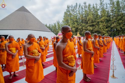 ภาพ No.69438:พิธีจุดประทีปถวายเป็นพุทธบูชา และบูชาธรรมมหาปูชนียาจารย์ ในโครงการธรรมยาตรากตัญญูบูชา มหาปูชนียาจารย์ พระมงคลเทพมุนี(สด จนฺทสโร) พระผู้ปราบมาร ปีที่ 11 ณ อนุสรณ์สถานมหาวิหารพระมงคลเทพมุนี อ.สองพี่น้อง จ.สุพรรณบุรี