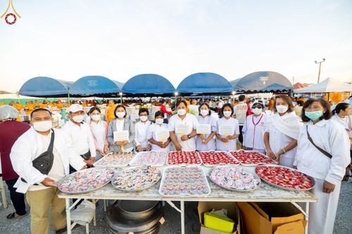 ภาพ No.74938:พิธีถวายภัตตาหารเป็นสังฆทาน แด่คณะพระธรรมยาตราฯ ในโครงการธรรมยาตรากตัญญูบูชา มหาปูชนียาจารย์ พระมงคลเทพมุนี(สด จนฺทสโร) พระผู้ปราบมาร อนุสรณ์สถาน 7 แห่ง ปีที่ 11 วันที่ 29 มกราคม พ.ศ. 2566