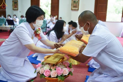 ภาพ No.65530:พิธีเวียนประทักษิณ และขอขมามอบผ้าไตร รุ่นบูชาธรรมมหาปูชนียาจารย์  ปี ๒๕๖๕ ณ วัดพระพุทธบาทราชวรมหาวิหาร  อ.พระพุทธบาท จ.สระบุรี วันเสาร์ที่ ๒๐ พฤศจิกายน พ.ศ. ๒๕๖๕