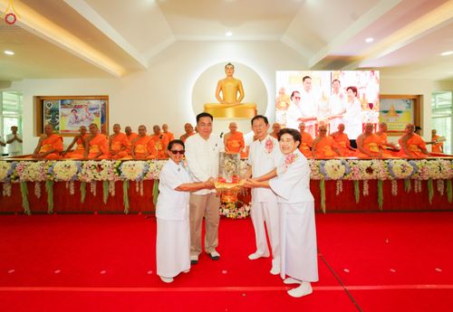 ภาพ No.331666:วันพุธที่ ๓ มิถุนายน พ.ศ.๒๕๖๙ พิธีทอดผ้าป่า ปฏิบัติธรรมกลั่นแผ่นดิน พิธีโปรยรัตนชาติ  และ พิธีตอกเสาเข็ม มงคลต้นแรก สถาปนา "องค์พระเจดีย์เพื่อสร้างสันติภาพโลก"  องค์แรก ครั้งแรกของลำปาง ประตูสู่ภาคเหนือ  ณ ศูนย์ปฏิบัติธรรมเถินเทิดธรรม อ.เถิน จ.ลำปาง