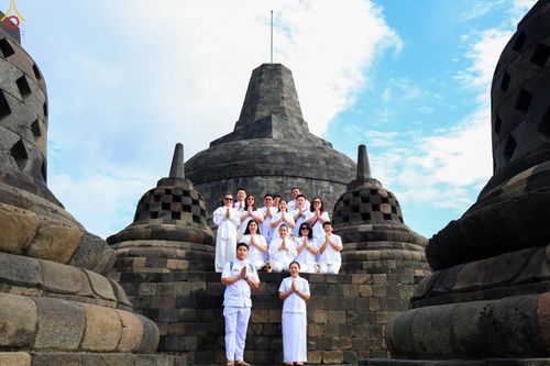 ภาพ No.330057:วันที่ 27-29 พฤษภาคม พ.ศ.2569 MBMI Tangerang (Majelis Agama Buddha Mahanikaya) ได้มีการเตรียมงานเพื่อจัดงานวิสาขบูชานานาชาติ  ชึ่งในงานจะมีการจุดประทีปโคมลาน โคมลอย กว่า 20,000 ดวง  เพื่อน้อมถวายเป็นพุทธบูชา และเพื่อเป็นการกระชับสัมพันธมิตรภาพ