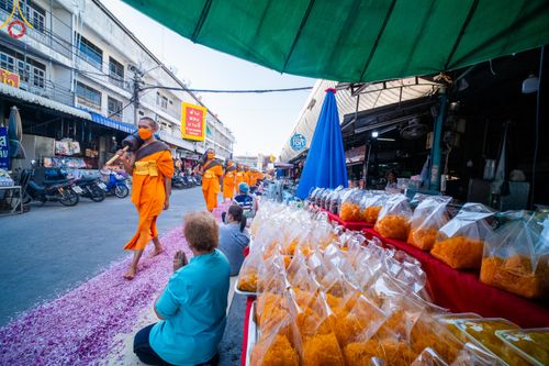 ภาพ No.105646:พิธีต้อนรับพระธรรมยาตรา ในโครงการธรรมยาตรากตัญญูบูชา มหาปูชนียาจารย์ พระมงคลเทพมุนี(สด จนฺทสโร) พระผู้ปราบมาร อนุสรณ์สถาน 7 แห่ง ปีที่ 12 วันที่ 3 มกราคม พ.ศ. 2567 ณ อนุสรณ์สถานโลตัสแลนด์ จ.สุพรรณบุรี