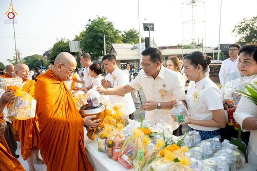 ภาพ No.318078:วันเสาร์ที่ 4 เมษายน พ.ศ. 2569 งานทำบุญเมืองใจกลางอยุธยา  ตักบาตรพระ 1,109 รูป ณ ถนนชีกุน หน้าวัดมหาธาตุ และวัดราชบูรณะ