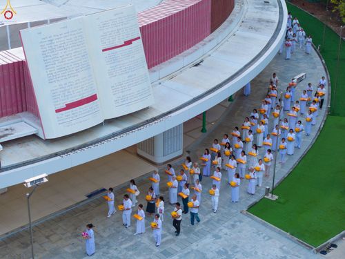 ภาพ No.350746:วันที่ 19 กันยายน พ.ศ.2569 พิธีบรรพชาอุปสมบท โครงการอุปสมบทหมู่บูชาธรรม ครบรอบ 109 ปี วันครูผู้ค้นพบวิชชาธรรมกาย ณ โบสถ์พระไตรปิฏก วัดพระธรรมกาย