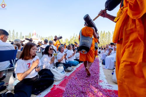 ภาพ No.290547:วันที่ 7 มกราคม พ.ศ. 2569 พิธีต้อนรับพระธรรมยาตรา ณ อนุสรณ์สถานลำดับที่ 2  สถานที่ตั้งมโนปณิธานบวชตลอดชีวิต อนุสรณ์สถานคลองบางนางแท่น (ภาพชุดที่ 2) อ.สามพราน จ.นครปฐม ในโครงการธรรมยาตรา กตัญญูบูชา มหาปูชนียาจารย์ พระมงคลเทพมุนี(สด จนฺทสโร) พระผู้ปราบมาร 