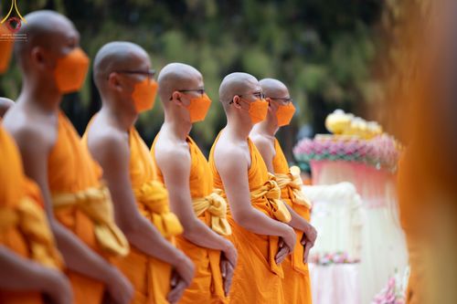 ภาพ No.69322:พิธีจุดประทีปถวายเป็นพุทธบูชา และบูชาธรรมมหาปูชนียาจารย์ ในโครงการธรรมยาตรากตัญญูบูชา มหาปูชนียาจารย์ พระมงคลเทพมุนี(สด จนฺทสโร) พระผู้ปราบมาร ปีที่ 11 ณ อนุสรณ์สถานมหาวิหารพระมงคลเทพมุนี อ.สองพี่น้อง จ.สุพรรณบุรี