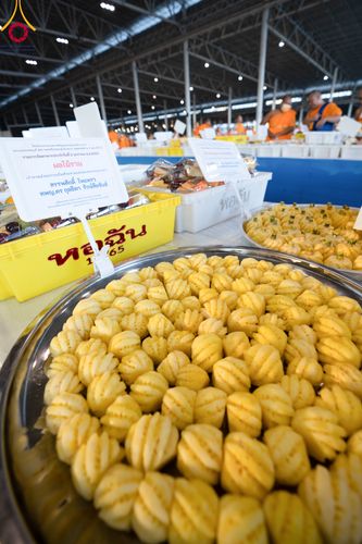 ภาพ No.105407:พิธีถวายภัตตาหารเป็นสังฆทาน แด่คณะพระธรรมยาตราฯ ในโครงการธรรมยาตรากตัญญูบูชา มหาปูชนียาจารย์ พระมงคลเทพมุนี(สด จนฺทสโร) พระผู้ปราบมาร อนุสรณ์สถาน 7 แห่ง ปีที่ 12 วันที่ 2 มกราคม พ.ศ. 2567 ณ สภาธรรมกายสากล วัดพระธรรมกาย