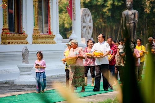 ภาพ No.317961:วันพฤหัสบดีที่ 2 เมษายน พ.ศ.2569 พิธีปลงผม , พิธีขอขมามอบบาตรและผ้าไตร , พิธีบรรพชาสามเณร จำนวน 28 รูป   ณ วัดโซกเป็ดอภิญญาโณ ต.เมืองเก่า อ.เมือง จ.สุโขทัย