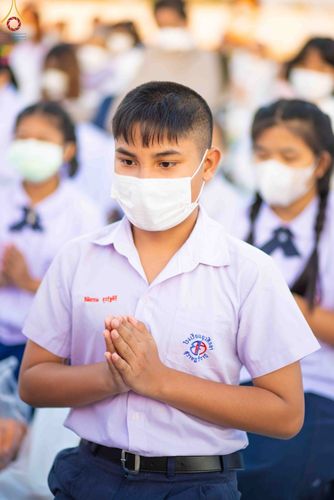 ภาพ No.74721:พิธีตักบาตรพระธรรมยาตราฯ ในโครงการธรรมยาตรากตัญญูบูชา มหาปูชนียาจารย์ พระมงคลเทพมุนี(สด จนฺทสโร) พระผู้ปราบมาร ปีที่ 11 ณ อนุสรณ์สถานลำดับที่ 5 สถานที่เผยแผ่วิชชาธรรมกายครั้งแรก อนุสรณ์สถานบางปลา วัดบางปลา อ.บางเลน จ.นครปฐม วันที่ 29 มกราคม พ.ศ. 2566