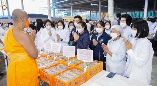 ภาพ No.75122:พิธีถวายภัตตาหารเป็นสังฆทาน แด่คณะพระธรรมยาตราฯ ในโครงการธรรมยาตรากตัญญูบูชา มหาปูชนียาจารย์ พระมงคลเทพมุนี(สด จนฺทสโร) พระผู้ปราบมาร อนุสรณ์สถาน 7 แห่ง ปีที่ 11 วันที่ 31 มกราคม พ.ศ. 2566