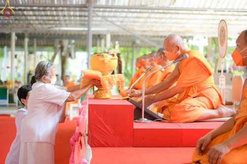 ภาพ No.65496:พิธีขอขมามอบผ้าไตร นาคธรรมทายาท ในโครงการอุปสมบทบูชาธรรม มหาปูชนียาจารย์ประจำปี 2565 ณ ศูนย์อบรมเยาวชนผาสุกวนิช จ.ราชบุรี วันที่ 19 พฤศจิกายน พ.ศ. 2565