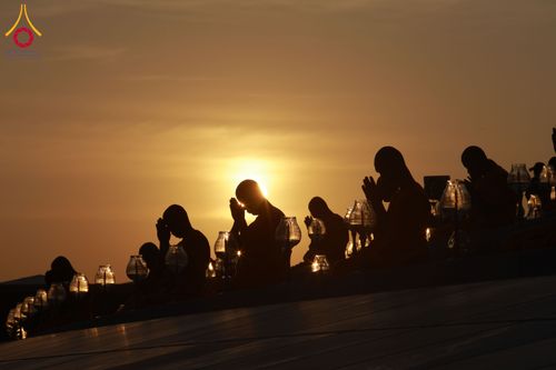 ภาพ No.312032:วันอังคารที่ 3 มีนาคม พ.ศ.2569 พิธีเวียนประทักษิณและจุดมาฆประทีป ณ ลานธรรมพระมหาธรรมกายเจดีย์ วัดพระธรรมกาย