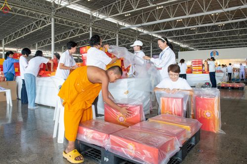 ภาพ No.322111:วันที่ 14 เมษายน พ.ศ.2569 การเตรียมกล่องไทยธรรม วันสุดท้าย เพื่องานถวายมหาสังฆทาน 40,000 กว่าวัดทั่วประเทศ วันคุ้มครองโลก 22 เมษายน พ.ศ.2569 วัดพระธรรมกาย