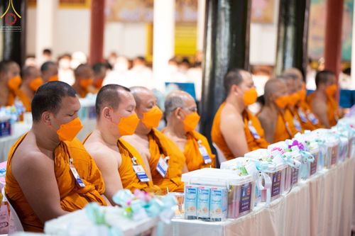 ภาพ No.74884:พิธีเจริญพระพุทธมนต์ ปฏิบัติธรรม มอบทุนการศึกษา ถวายสังฆทาน 106 วัด เพื่อถวายเป็นพุทธบูชา และขับเคลื่อนโครงการหมู่บ้านรักษาศีล 5 โดยคณะสงฆ์จังหวัดนครปฐม คณะศิษยานุศิษย์วัดพระธรรมกาย โครงการธรรมยาตราฯ ปีที่ 11 ณ วัดบางปลา อ.บางเลน จ.นครปฐม วันที่ 28 มกราค