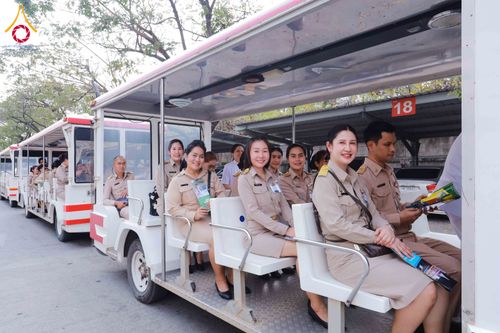 ภาพ No.311515:วันจันทร์ที่ 23 กุมภาพันธ์ พ.ศ. 2569 เปิดโลกทัศน์ผู้บริหารสถานศึกษายุคใหม่ เรียนรู้ต้นแบบการพัฒนาคนผ่านพลัง “บวร–V-Star” ผู้เข้ารับการพัฒนาตามโครงการ สพฐ. ศึกษาดูงานวัดพระธรรมกาย เสริมภาวะผู้นำคุณธรรมสู่การบริหารโรงเรียนอย่างยั่งยืน ณ อาคาร 100 ปี คุณยาย