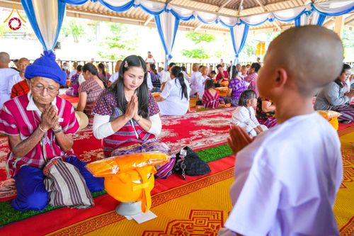 ภาพ No.317669:วันพฤหัสบดีที่ ๒ เมษายน พ.ศ.๒๕๖๙ พิธีบรรพชาสามเณรภาคฤดูร้อน น้อมบูชาธรรมอายุวัฒนมงคล ๘๒ ปี หลวงพ่อธัมมชโย และ ถวายเป็นพระราชกุศลแด่ สมเด็จพระกนิษฐาธิราชเจ้ากรมสมเด็จพระเทพรัตน์ราชสุดาฯ สยามบรมราชกุมารี รุ่นที่ ๑๓ ณ วัดทุ่งเจริญธรรม อำเภออมก๋อย จังหวัดเชี