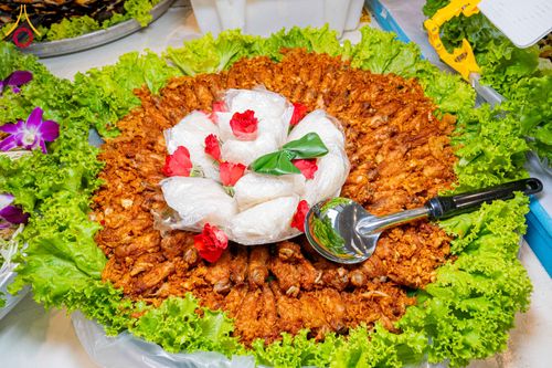 ภาพ No.303614:วันที่ 27 มกราคม พ.ศ. 2569 พิธีถวายภัตตาหารเป็นสังฆทาน แด่พระธรรมยาตรา ณ วัดพระธรรมกาย  จังหวัดปทุมธานี ในโครงการธรรมยาตรา กตัญญูบูชา มหาปูชนียาจารย์ พระมงคลเทพมุนี(สด จนฺทสโร) พระผู้ปราบมาร อนุสรณ์สถาน 7 แห่ง ปีที่ 14