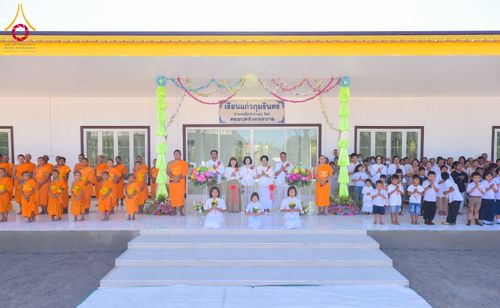 ภาพ No.313011:วันเสาร์ที่ 28 กุมภาพันธ์  พ.ศ. 2569 พิธีทอดผ้าป่าสามัคคีเพื่อสร้างอาคารที่พักสามเณร ณ ศูนย์ปฏิบัติธรรมสวนผึ้ง จ.ราชบุรี