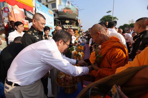 ภาพ No.312874:วันอาทิตย์ที่ 8 มีนาคม พ.ศ.2569 ทำบุญเมืองนครราชสีมา 558 ปี ตักบาตรพระ 10,000 รูป (ภาพชุดที่ 2)