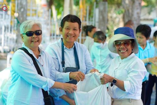 ภาพ No.115943:V.15 สามัคคี การเตรียมงาน เก็บงาน การรับบุญของเจ้าหน้าที่หน่วยงานต่างๆ เพื่อโครงการธรรมยาตรา กตัญญูบูชามหาปูชนียาจารย์ พระมงคลเทพมุนี (สด จนฺทสโร) พระผู้ปราบมาร อนุสรณ์สถาน 7 แห่ง ปีที่ 12 ระหว่างวันที่ 2 - 31 มกราคม พ.ศ.2567