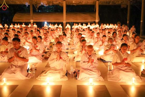 ภาพ No.158442:โครงการอบรมอุบาสก อุบาสิกาแก้ว  ตัวแทนทอดกฐิน 30,000 วัด ทั่วไทย บูชาธรรม 80 ปี หลวงพ่อธัมมชโย ระหว่างวันที่ 20-22 กันยายน พ.ศ. 2567 ณ จังหวัดบุรีรัมย์ รุ่นที่ 3