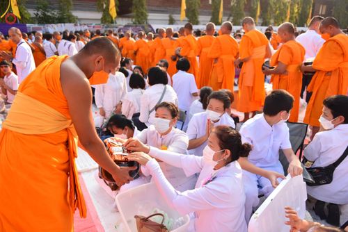 ภาพ No.116231:พิธีตักบาตรพระธรรมยาตรา ณ อนุสรณ์สถานลำดับที่ 4 สถานที่เกิดด้วยกายธรรม วัดโบสถ์(บน) จ.นนทบุรี วันที่ 21 มกราคม พ.ศ. 2567